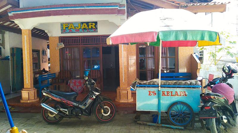 Rumah sewa dengan kapasitas 50 orang dekat pantai barat pangandaran